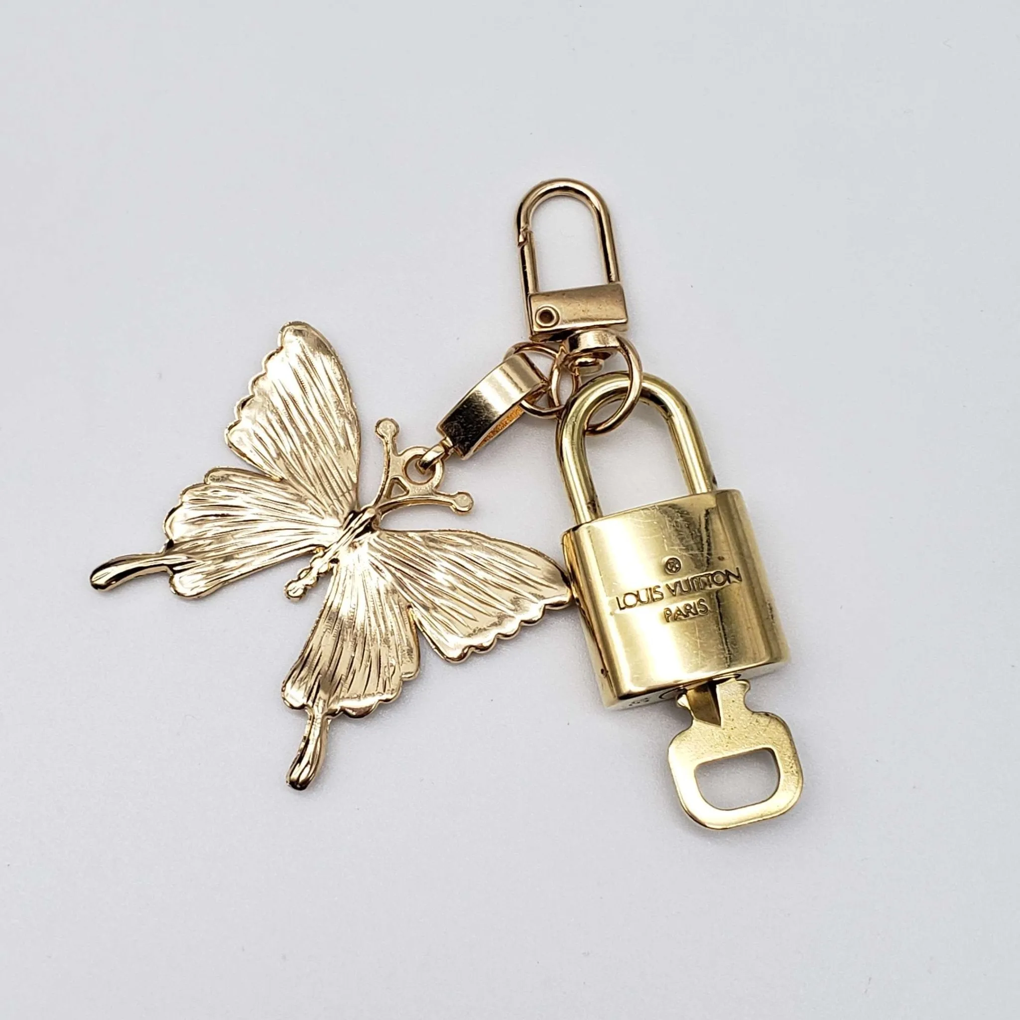100%  Louis Vuitton Lock and Key with Unbranded Keychain, Keycharm, Bagcharm