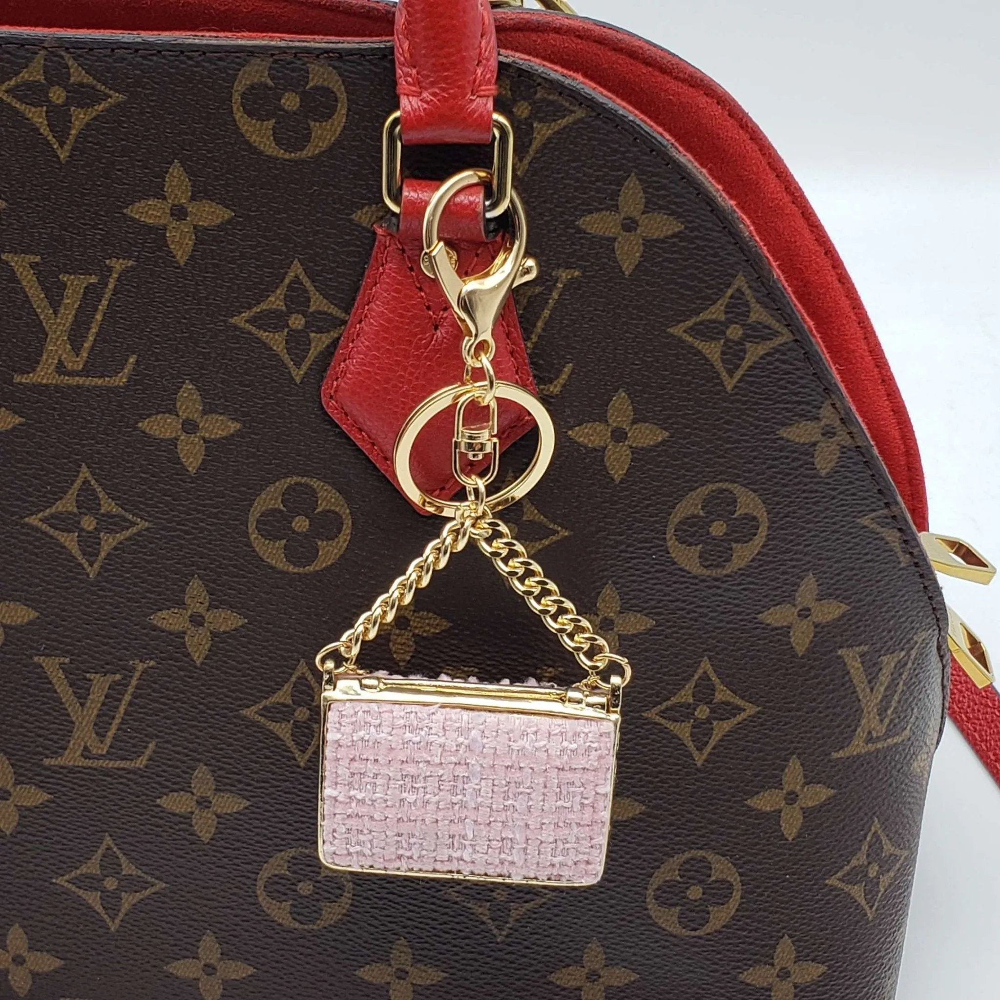 100%  Louis Vuitton Lock and Key with Unbranded Keychain, Keycharm, Bagcharm