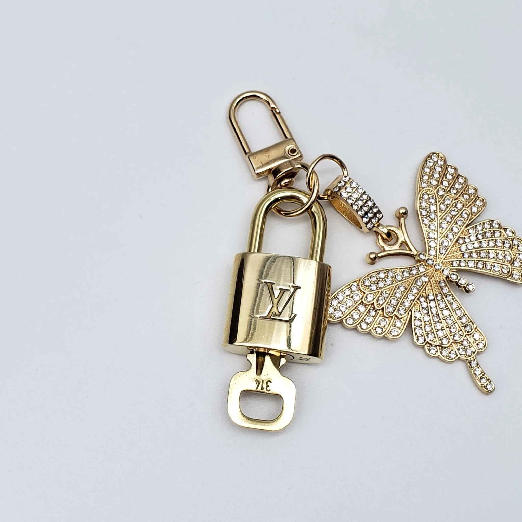 100%  Louis Vuitton Lock and Key with Unbranded Keychain, Keycharm, Bagcharm