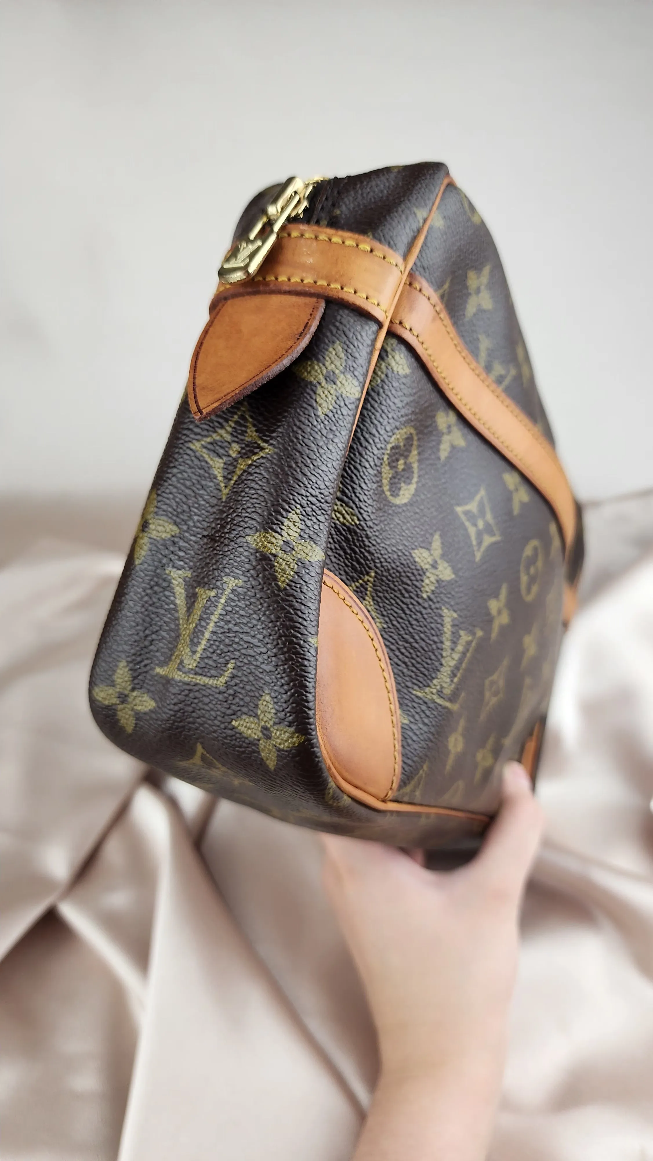 Louis Vuitton Monogram Compiegne 28 Clutch - 961