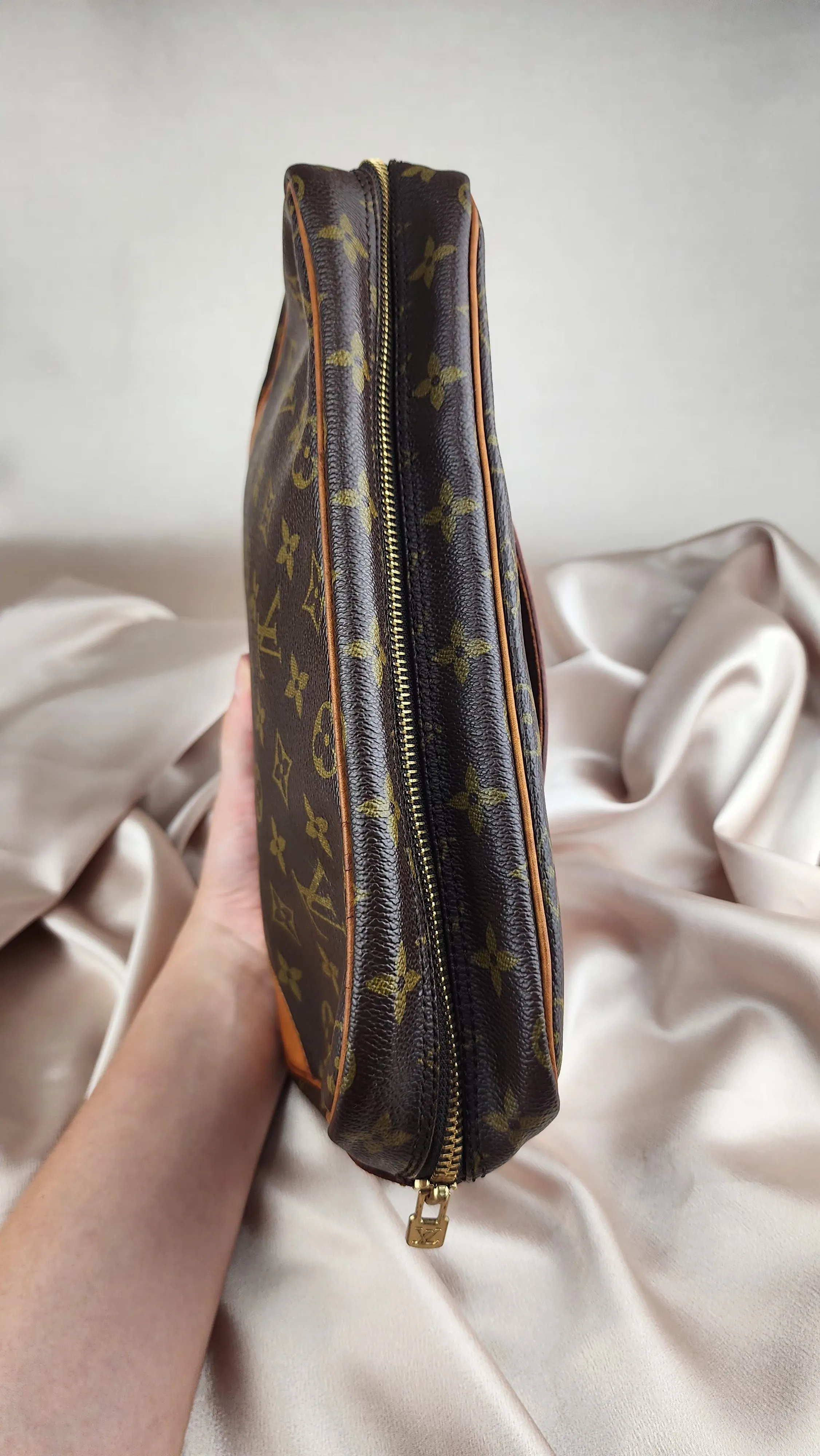 Louis Vuitton Monogram Compiegne 28 Clutch - 961