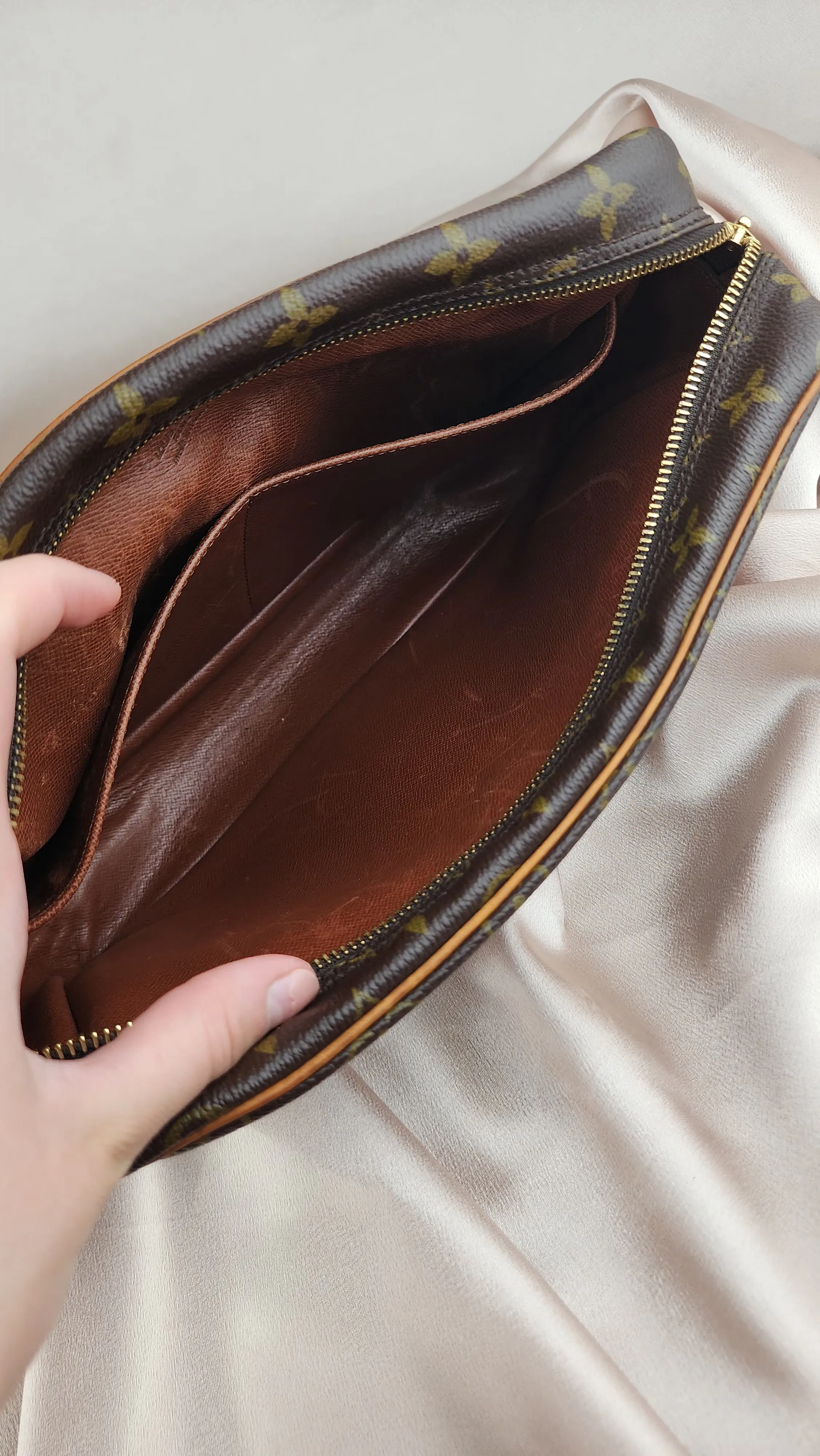 Louis Vuitton Monogram Compiegne 28 Clutch - 961