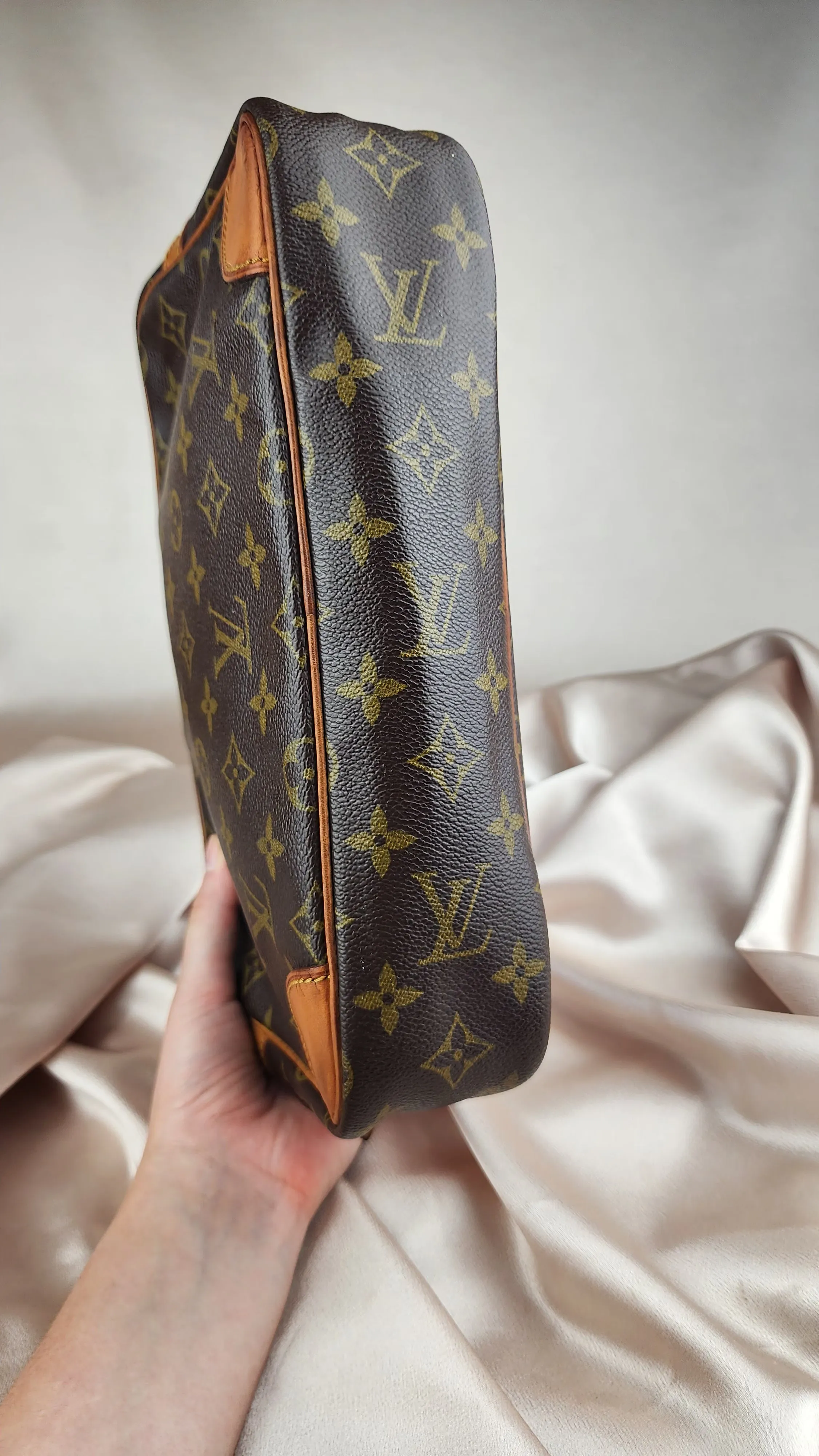 Louis Vuitton Monogram Compiegne 28 Clutch - 961