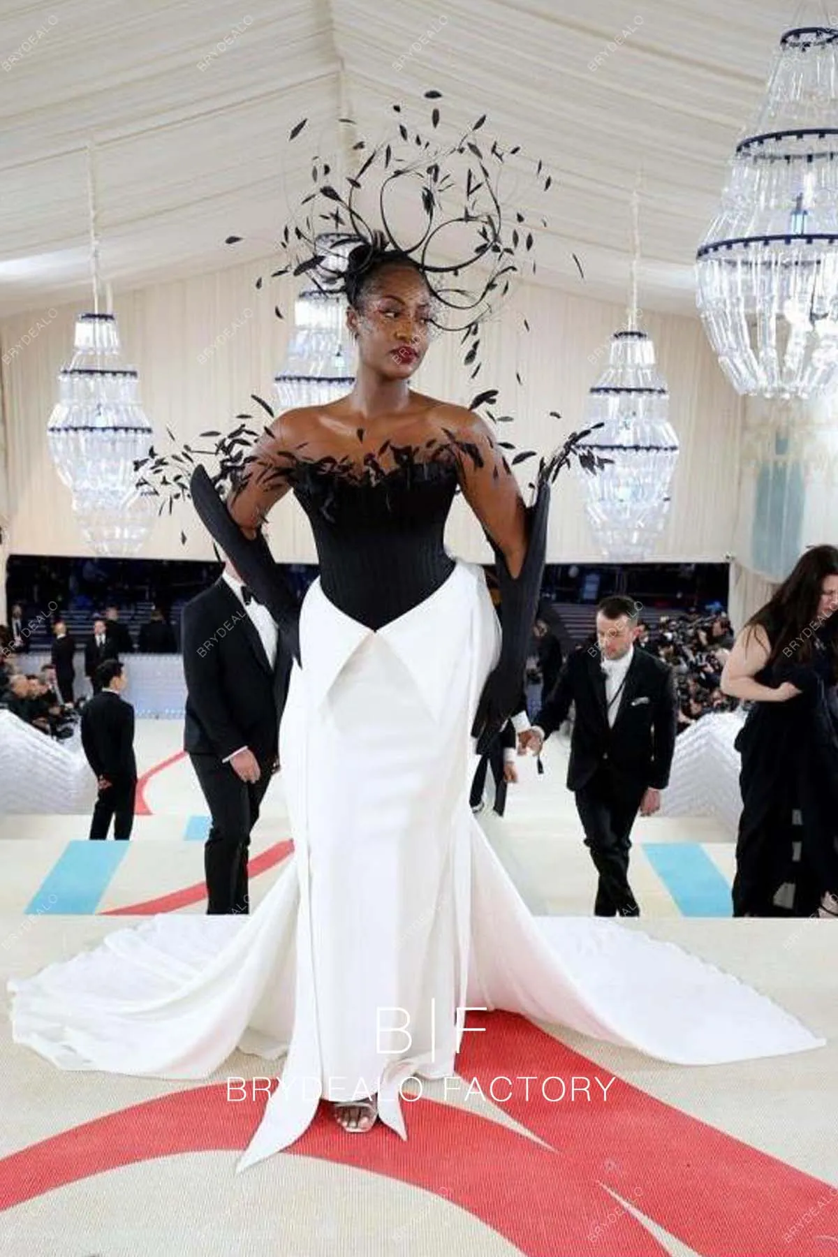 Tems 2023 Met Gala Feathers Black Satin Corset White Mermaid Dress