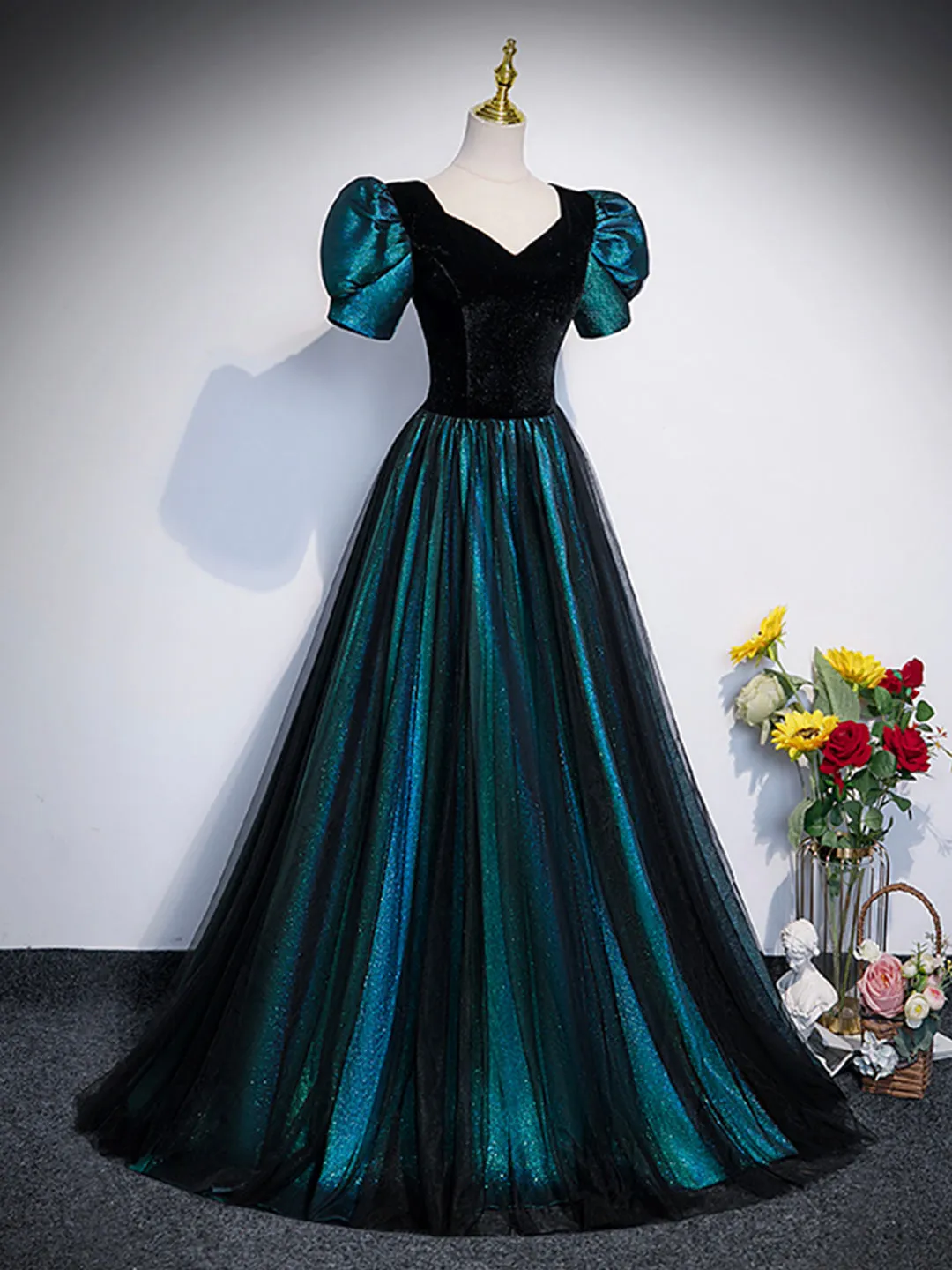 Unique Black Velvet and Tulle Long Prom Dress A-Line Short Sleeve Evening Party Dress