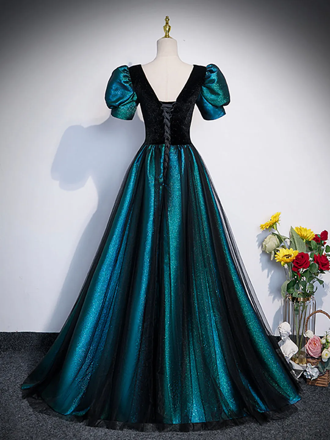 Unique Black Velvet and Tulle Long Prom Dress A-Line Short Sleeve Evening Party Dress